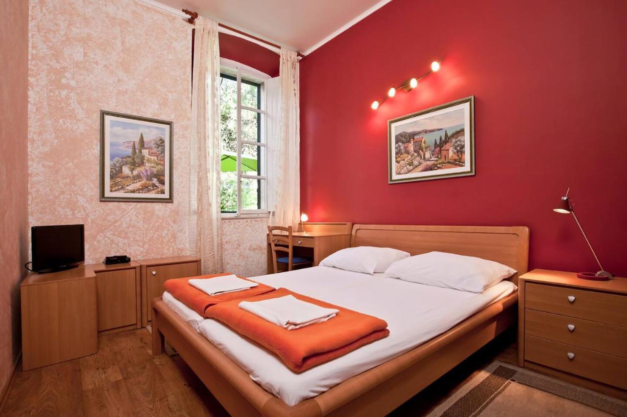 Mediteran With Garden Next To Beach And Old Town ดูบรอฟนิก ภายนอก รูปภาพ