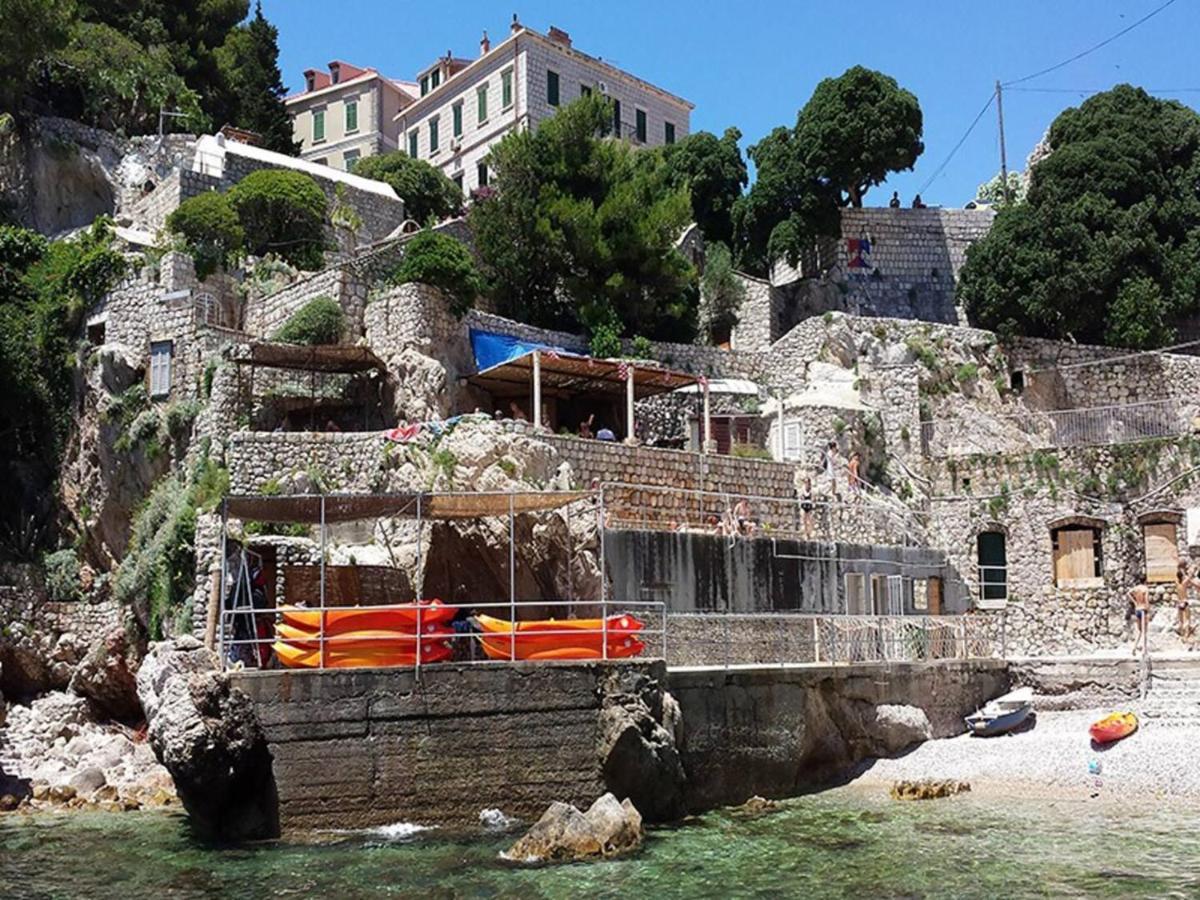 Mediteran With Garden Next To Beach And Old Town ดูบรอฟนิก ภายนอก รูปภาพ