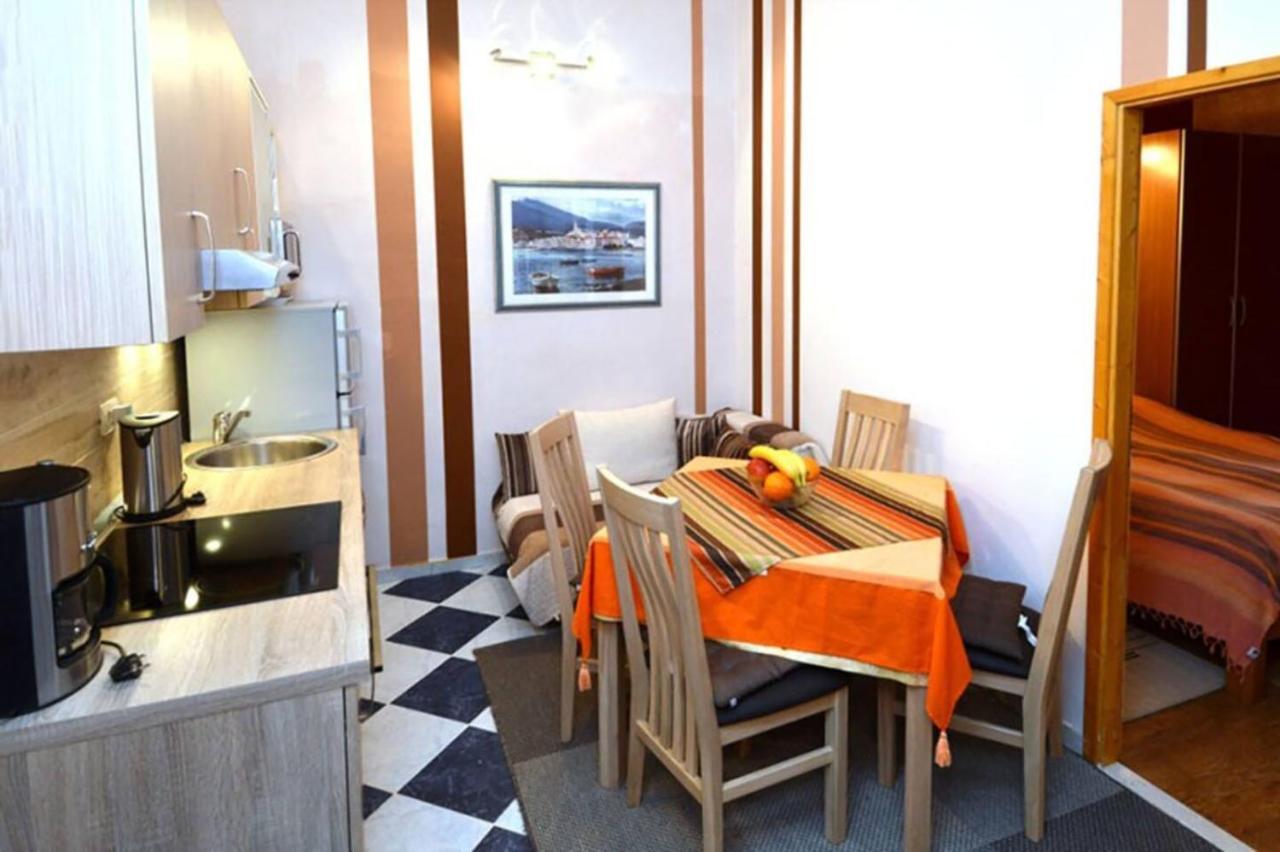 Mediteran With Garden Next To Beach And Old Town ดูบรอฟนิก ภายนอก รูปภาพ